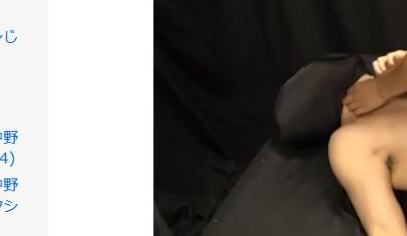 渚みつきが弱点を狙ってくすぐる場面